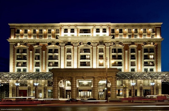 Фасад гостиницы Ritz-Carlton в Москве